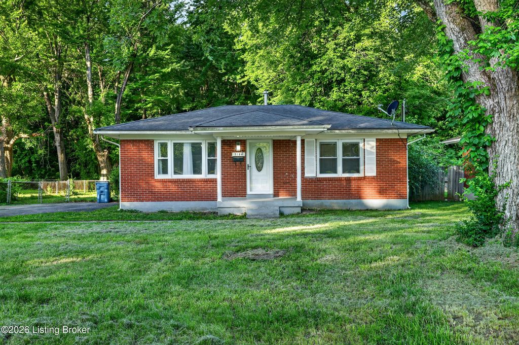Photo of 3158 New Lynnview Dr, Louisville, KY 40216 (MLS # 1717147)