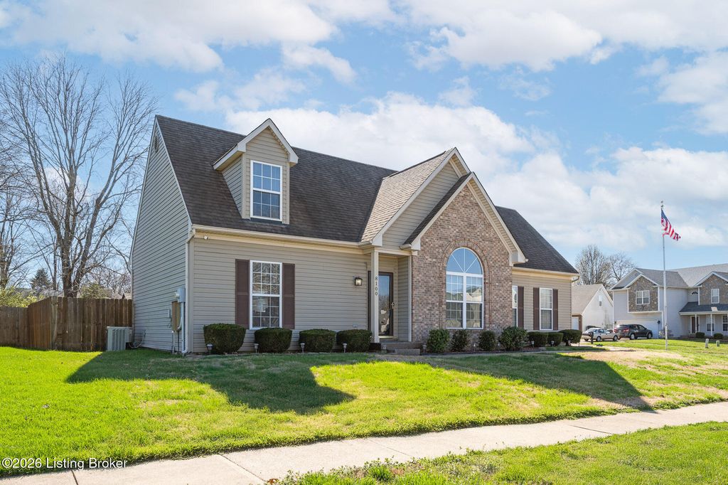 Photo of 8100 Eagles Crest Ct, Louisville, KY 40291 (MLS # 1711416)