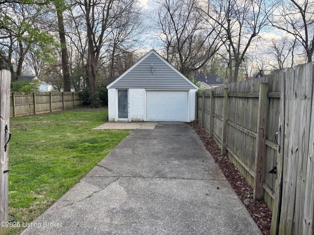Photo of 326 Alger Ave, Louisville, KY 40214 (MLS # 1713407)