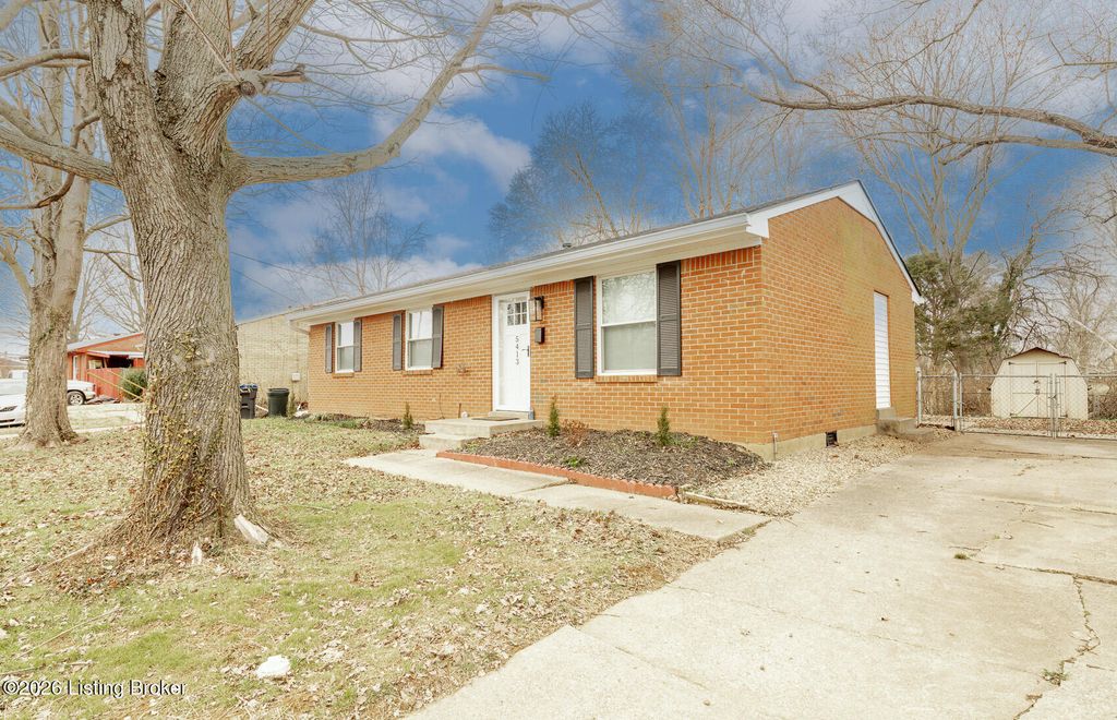 Photo of 5413 Alicante Ln, Louisville, KY 40272 (MLS # 1709951)