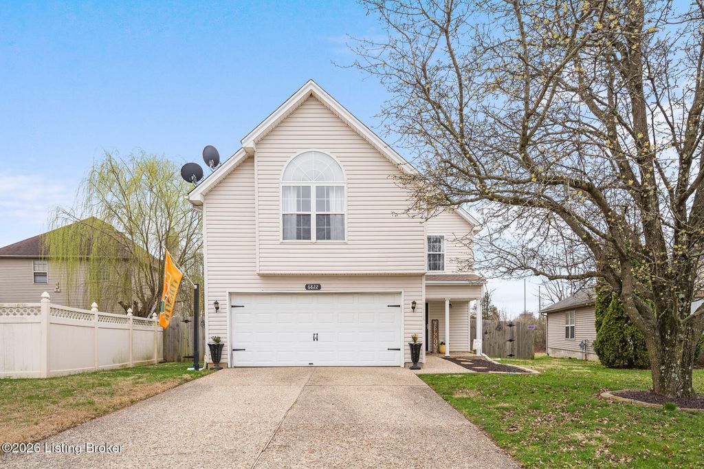 Photo of 6822 Woodhaven Place Dr, Louisville, KY 40228 (MLS # 1711834)