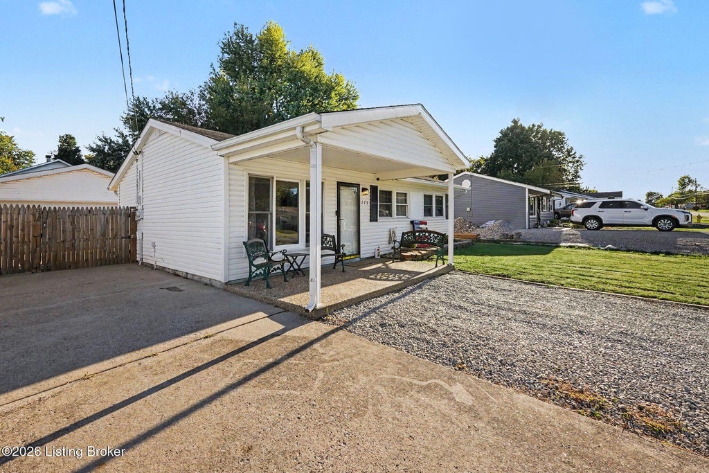 Photo of 173 Crestwood Ln, Louisville, KY 40229 (MLS # 1731183)