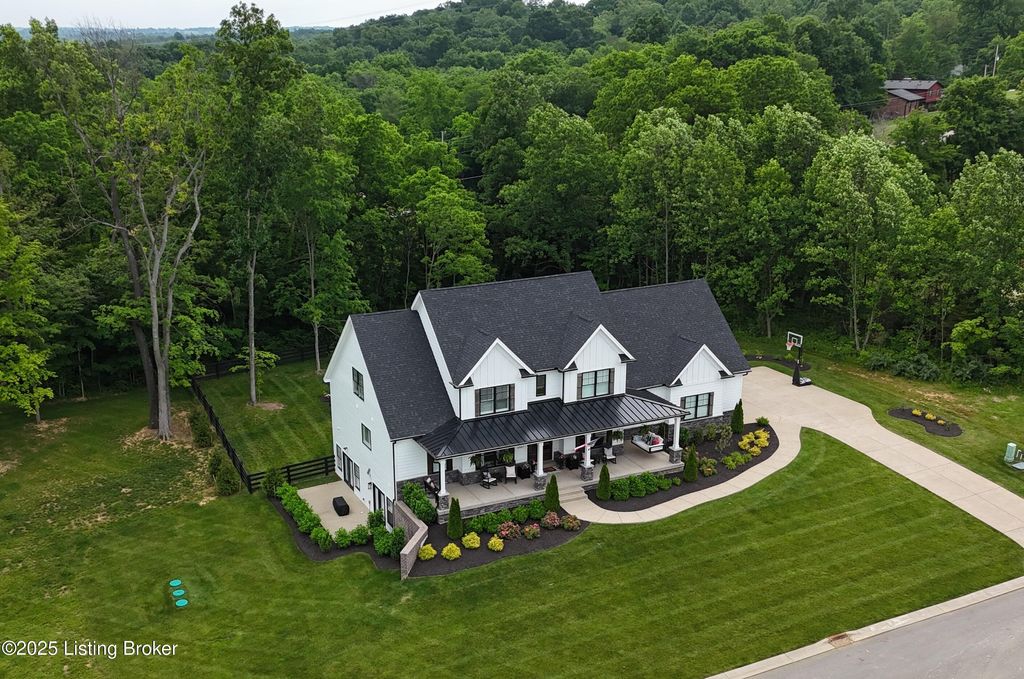 Photo of 5517 Farmhouse Dr, Crestwood, KY 40014 (MLS # 1700302)