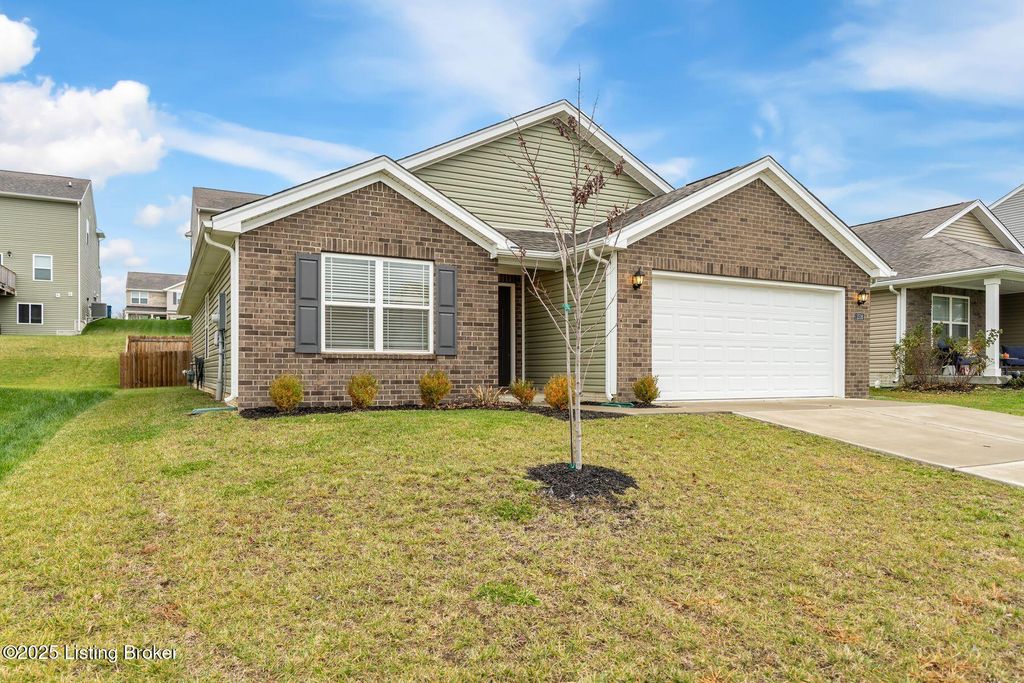 Photo of 1516 Robin Rd, Shelbyville, KY 40065 (MLS # 1703814)