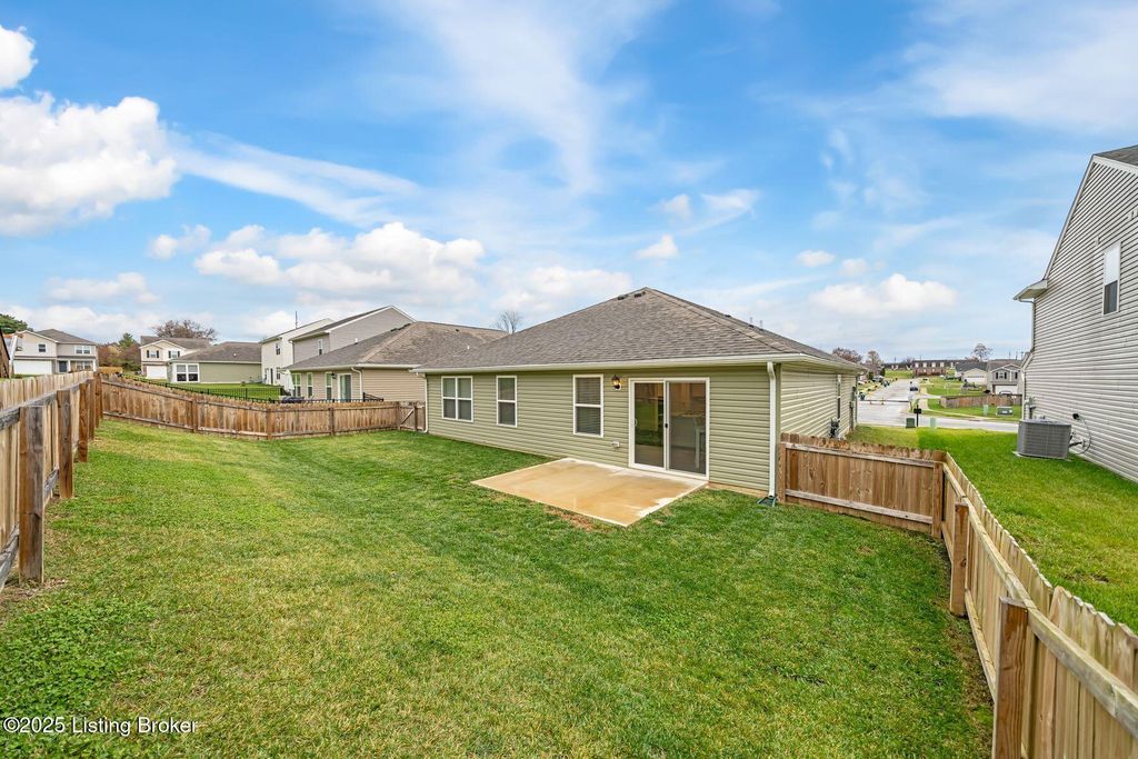 Photo of 1516 Robin Rd, Shelbyville, KY 40065 (MLS # 1703814)