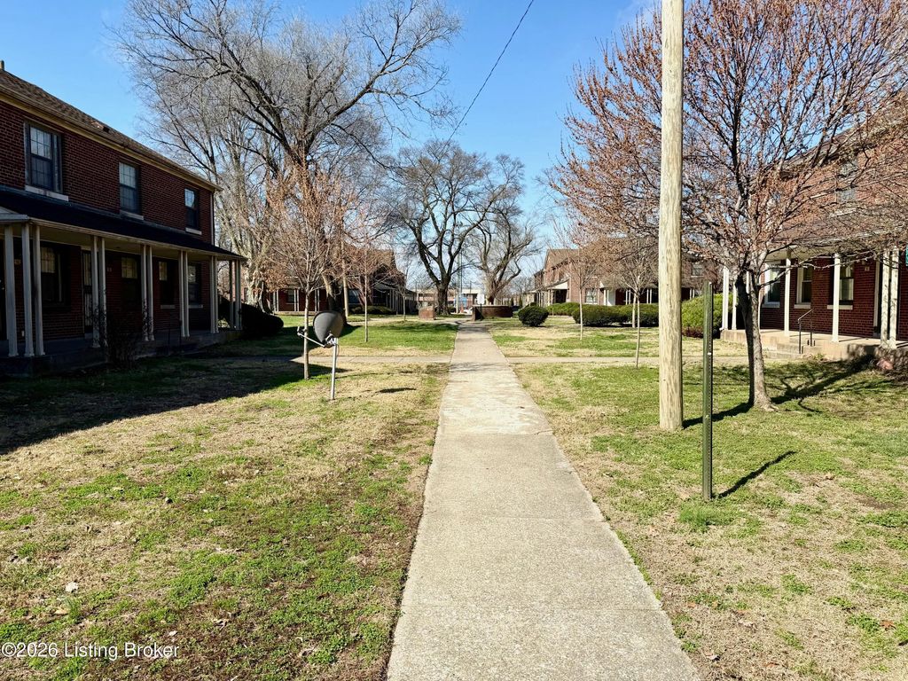 Photo of 12 College Ct, Louisville, KY 40203 (MLS # 1710911)