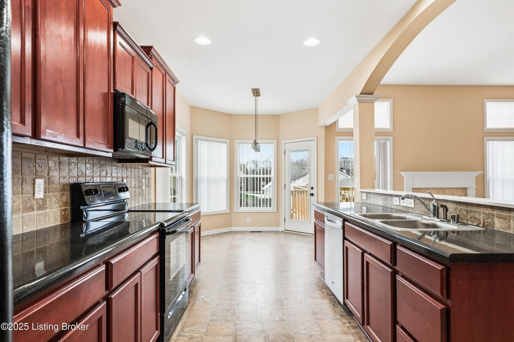 Photo of 260 Gleneagles Way, Versailles, KY 40383 (MLS # 1705254)