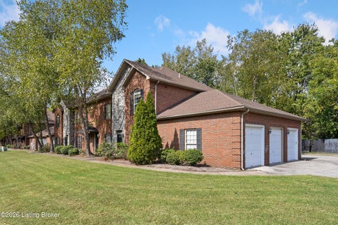 Condo For Sale - 202 Hampton Place Ct<br/> Louisville, KY 40118