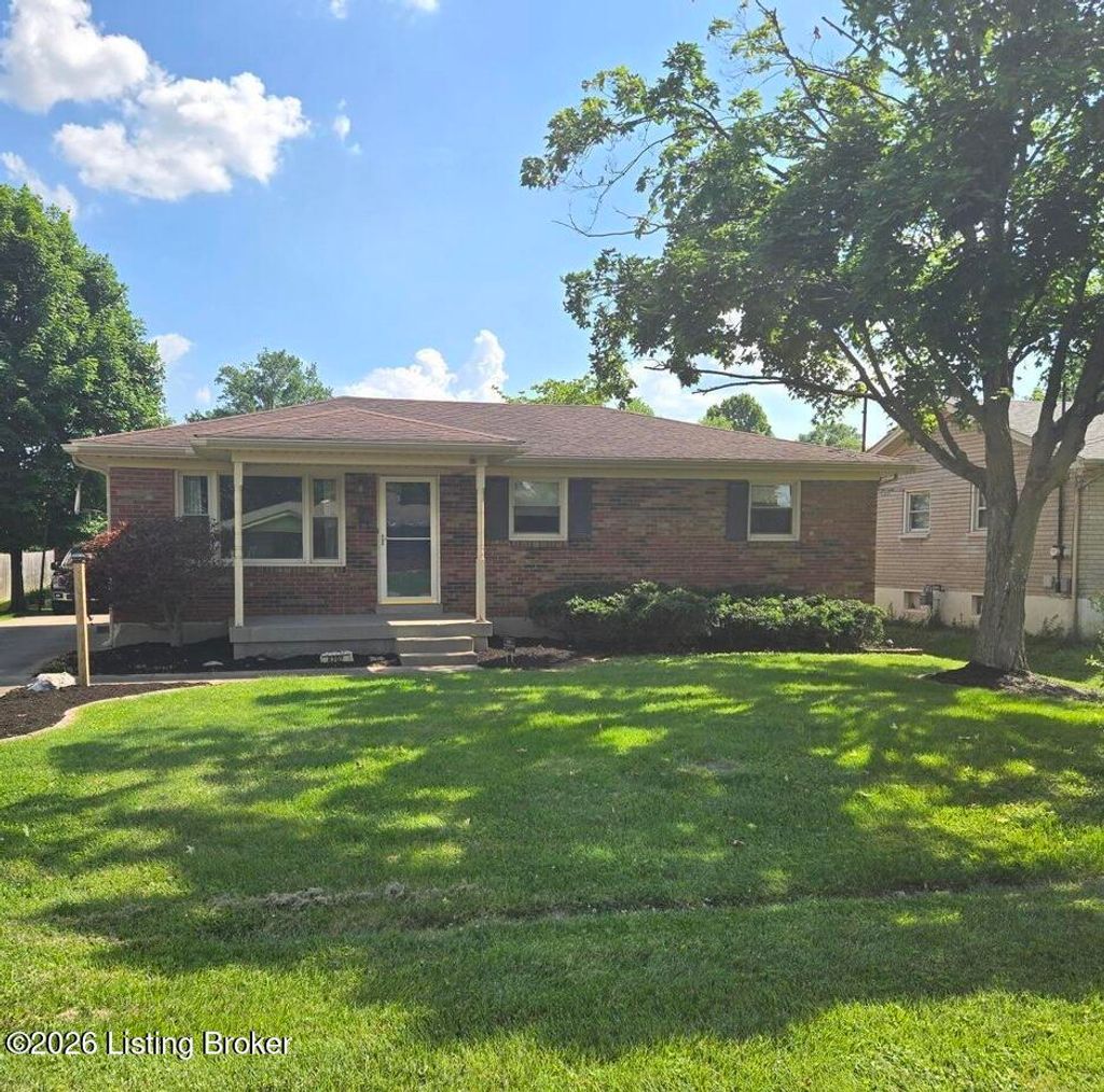 Photo of 6202 Goalby Dr, Louisville, KY 40258 (MLS # 1707065)