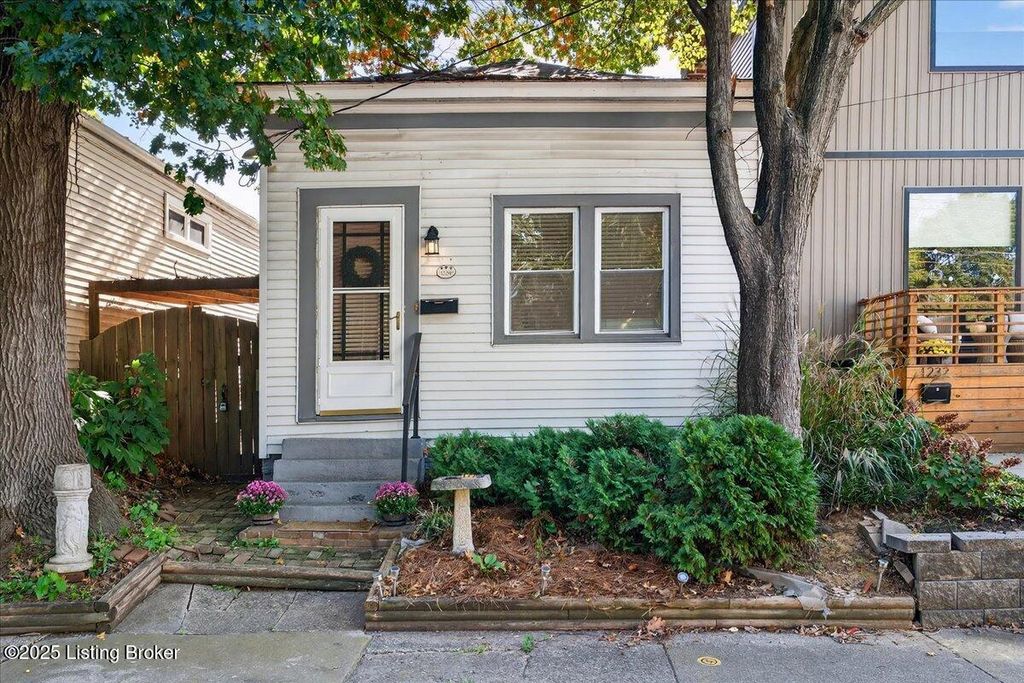 Photo of 1234 Hull St, Louisville, KY 40204 (MLS # 1705008)