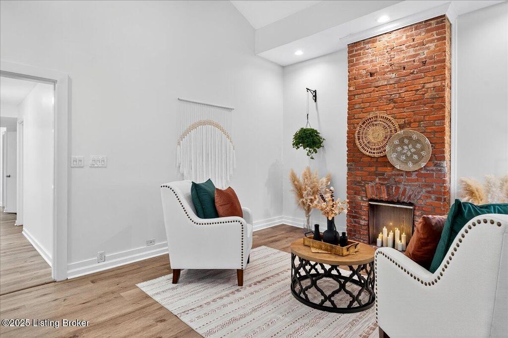 Photo of 1234 Hull St, Louisville, KY 40204 (MLS # 1705008)