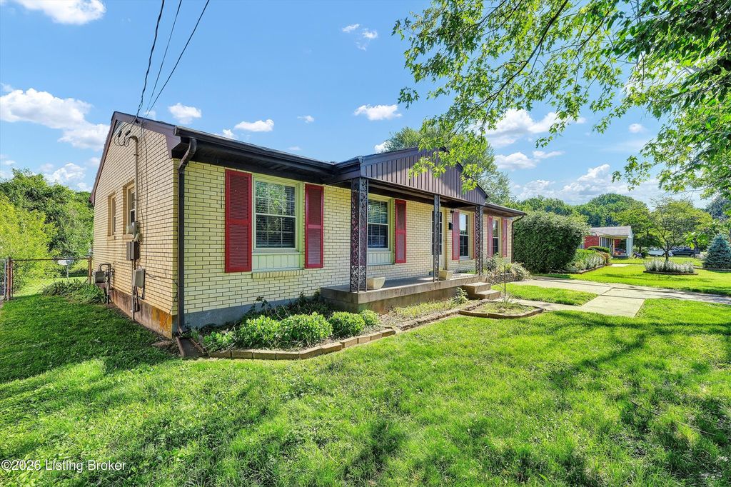 Photo of 5005 Rossmoor Dr, Louisville, KY 40219 (MLS # 1717031)