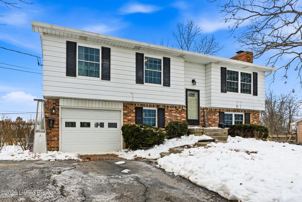 Photo of 907 Rhonda Ct, Radcliff, KY 40160 (MLS # 1708509)