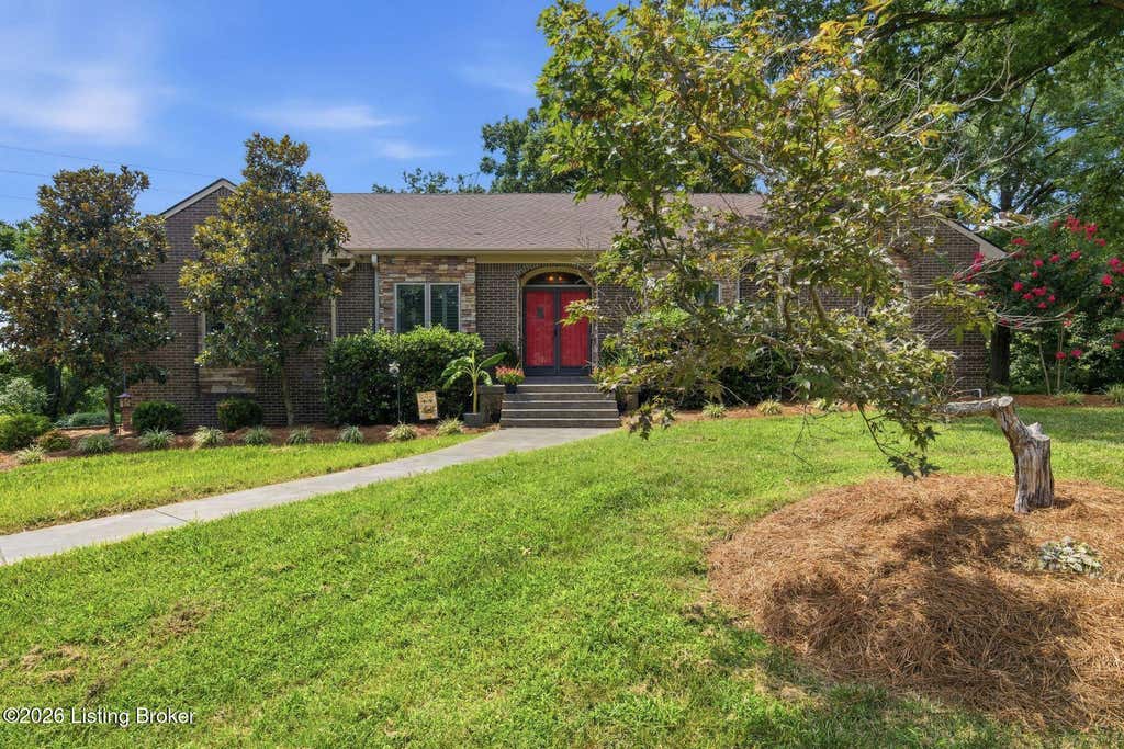 Photo of 4319 Comanche Trail, Louisville, KY 40207 (MLS # 1725663)
