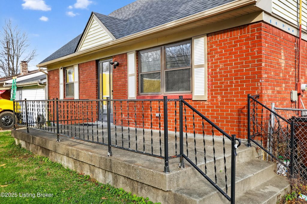 Photo of 7019 Ashby Ln, Louisville, KY 40272 (MLS # 1709551)