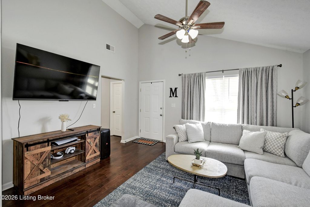 Photo of 7920 Grandmeadow Ln, Louisville, KY 40258 (MLS # 1713080)