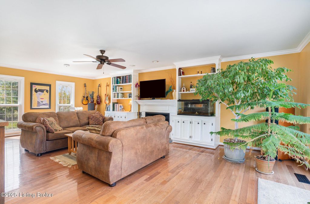 Photo of 120 Paddock Ln, Simpsonville, KY 40067 (MLS # 1714184)