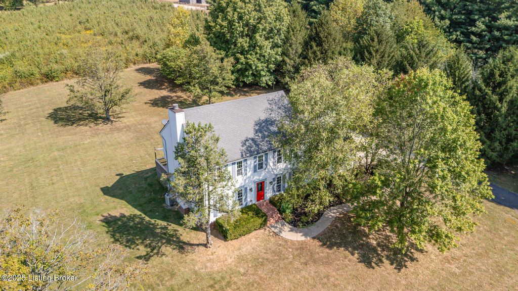 Photo of 120 Paddock Ln, Simpsonville, KY 40067 (MLS # 1714184)
