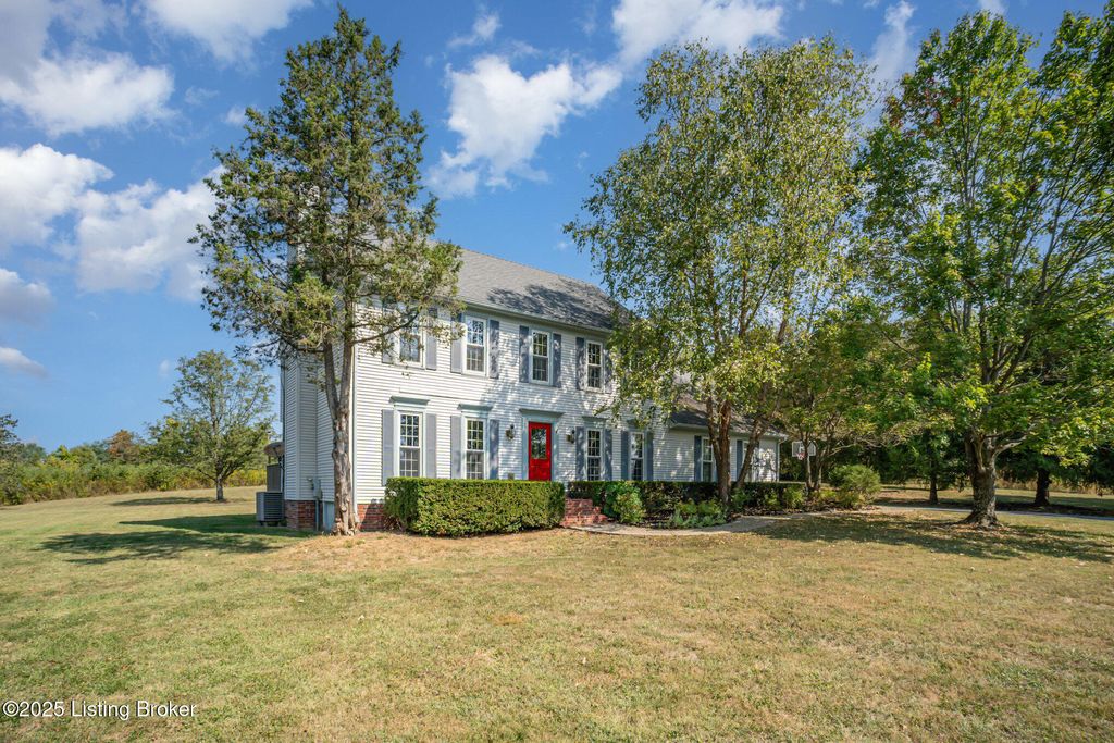 Photo of 120 Paddock Ln, Simpsonville, KY 40067 (MLS # 1714184)
