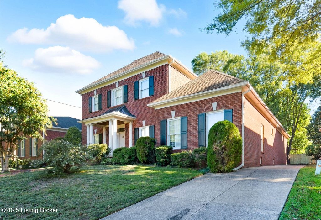 Photo of 215 Coralberry Rd, Louisville, KY 40207 (MLS # 1714650)