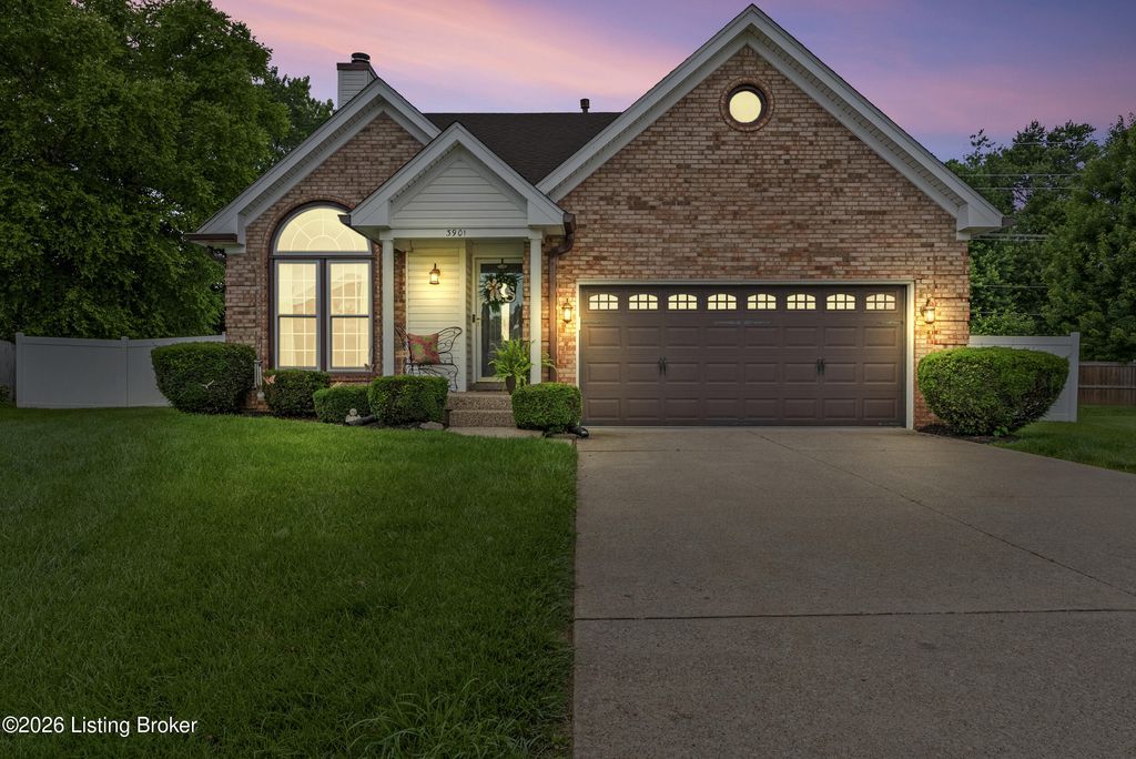 Photo of 3901 Meadow Ridge Pl, Louisville, KY 40218 (MLS # 1718775)