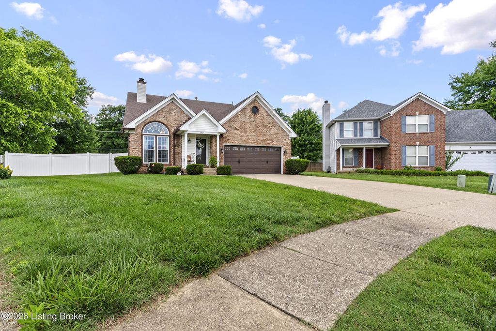 Photo of 3901 Meadow Ridge Pl, Louisville, KY 40218 (MLS # 1718775)