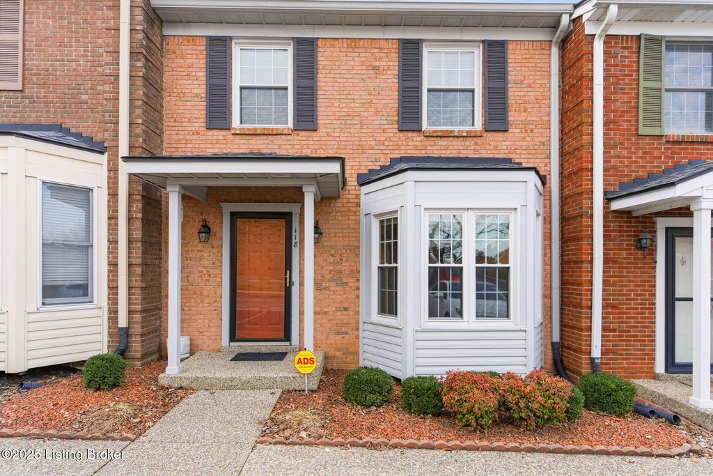 Photo of 118 Gardiner Lake Rd, Louisville, KY 40205 (MLS # 1705824)