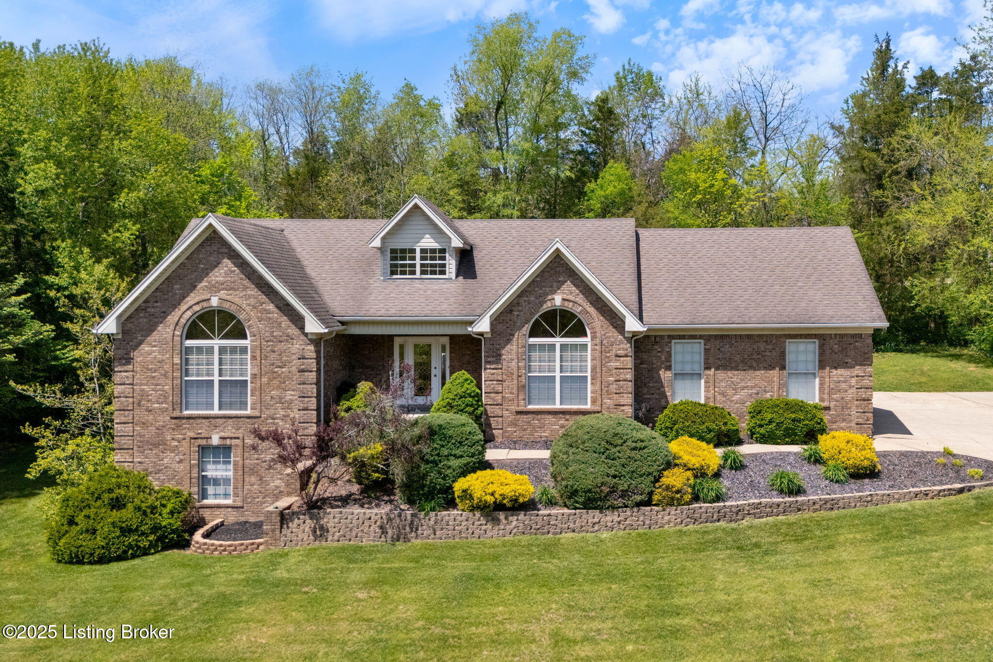 7312 E Orchard Grass Blvd, Crestwood, Pennsylvania image 1