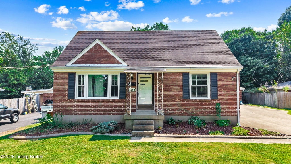Photo of 1582 Raydale Dr, Louisville, KY 40219 (MLS # 1728543)