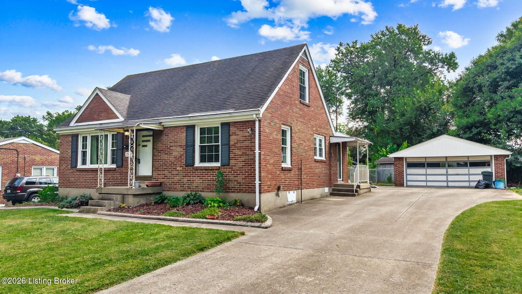 Photo of 1582 Raydale Dr, Louisville, KY 40219 (MLS # 1728543)