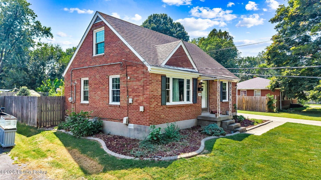 Photo of 1582 Raydale Dr, Louisville, KY 40219 (MLS # 1728543)