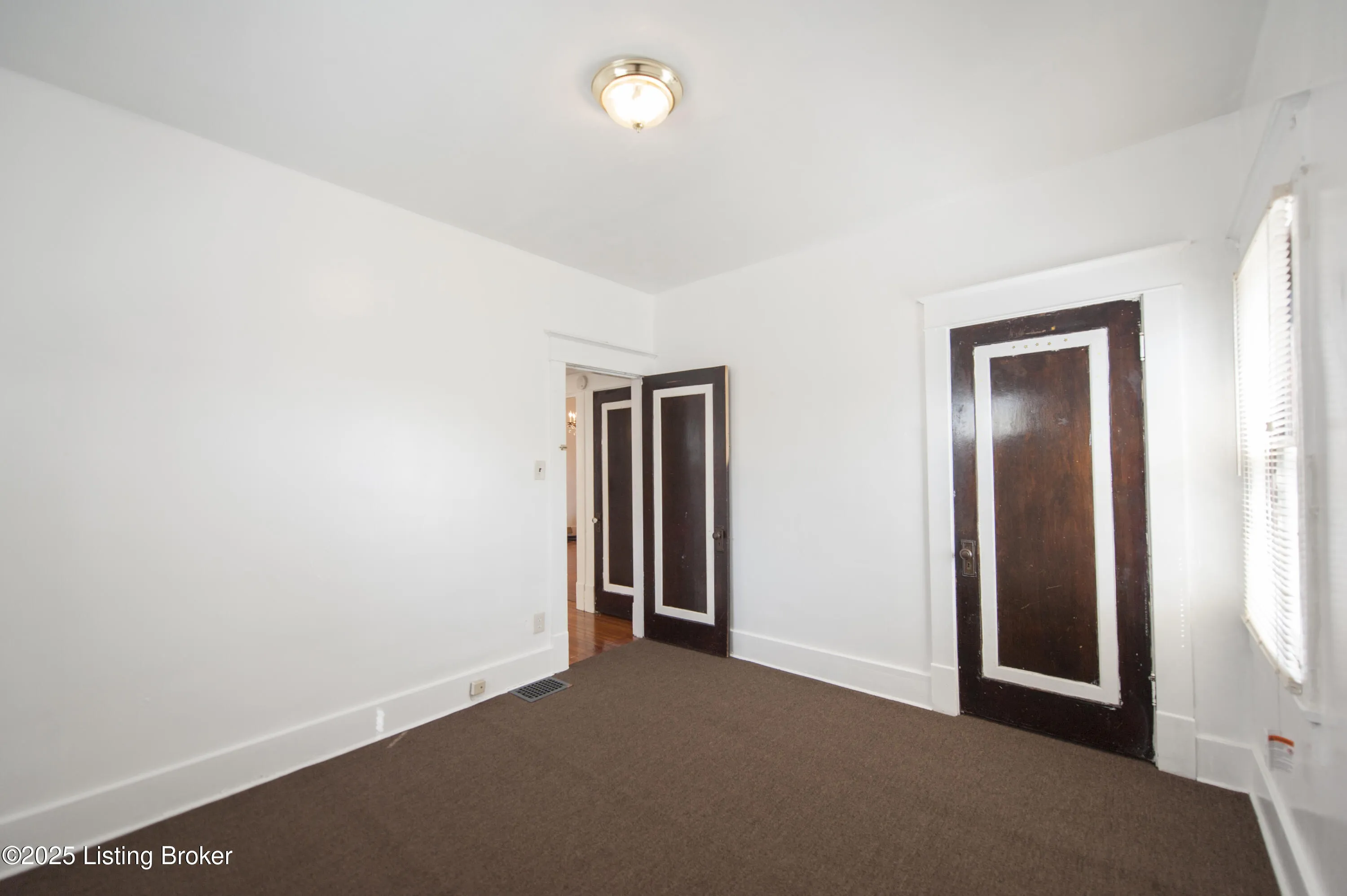 Louisville, Kentucky 40211, United States, 3 Bedrooms Bedrooms, ,2 BathroomsBathrooms,Residential,Active,95728