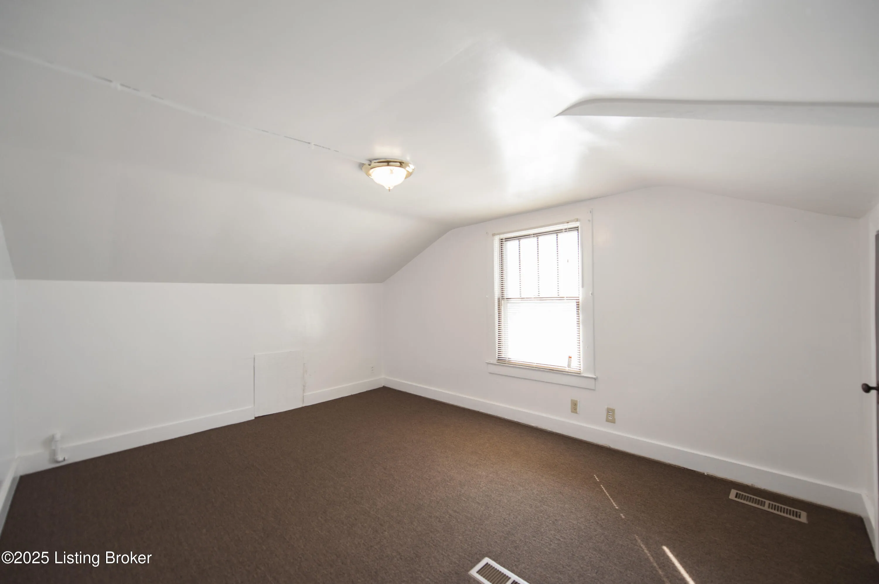 Louisville, Kentucky 40211, United States, 3 Bedrooms Bedrooms, ,2 BathroomsBathrooms,Residential,Active,95728