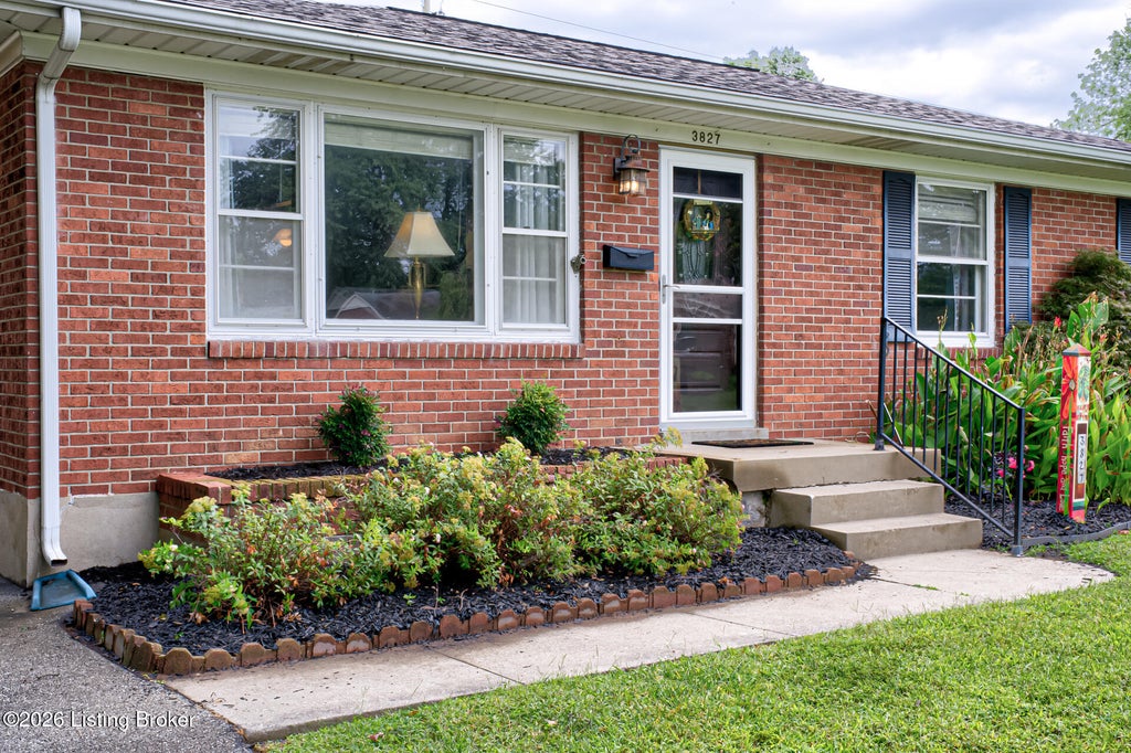 Photo of 3827 Chatham Rd, Louisville, KY 40218 (MLS # 1726235)