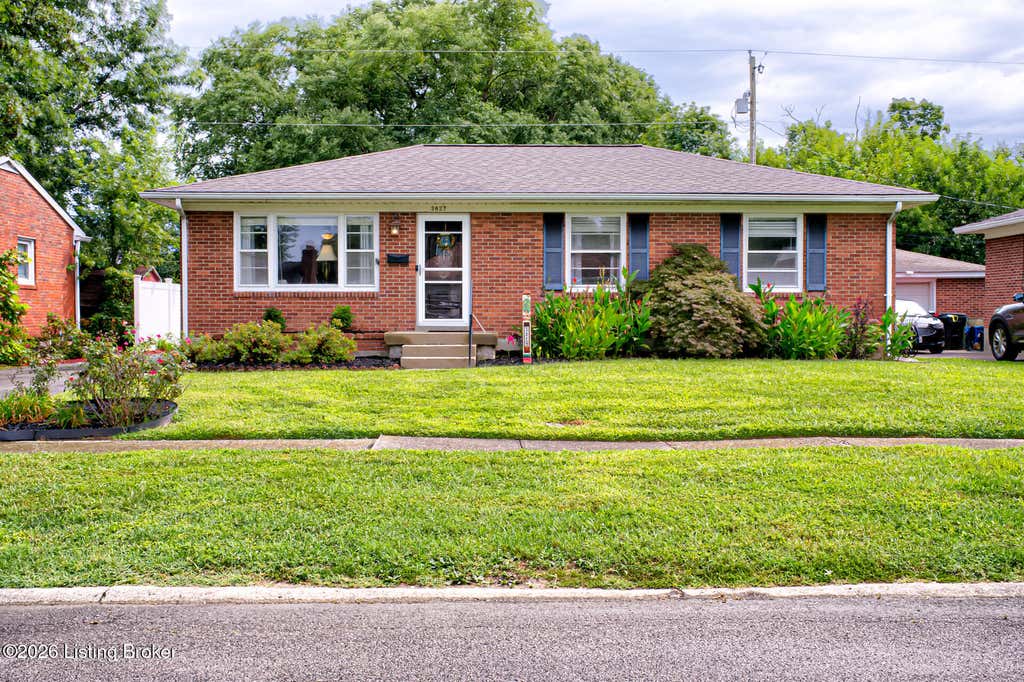 Photo of 3827 Chatham Rd, Louisville, KY 40218 (MLS # 1726235)