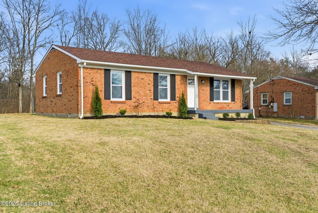 Photo of 1005 E Mailback Way, Crestwood, KY 40014 (MLS # 1706717)