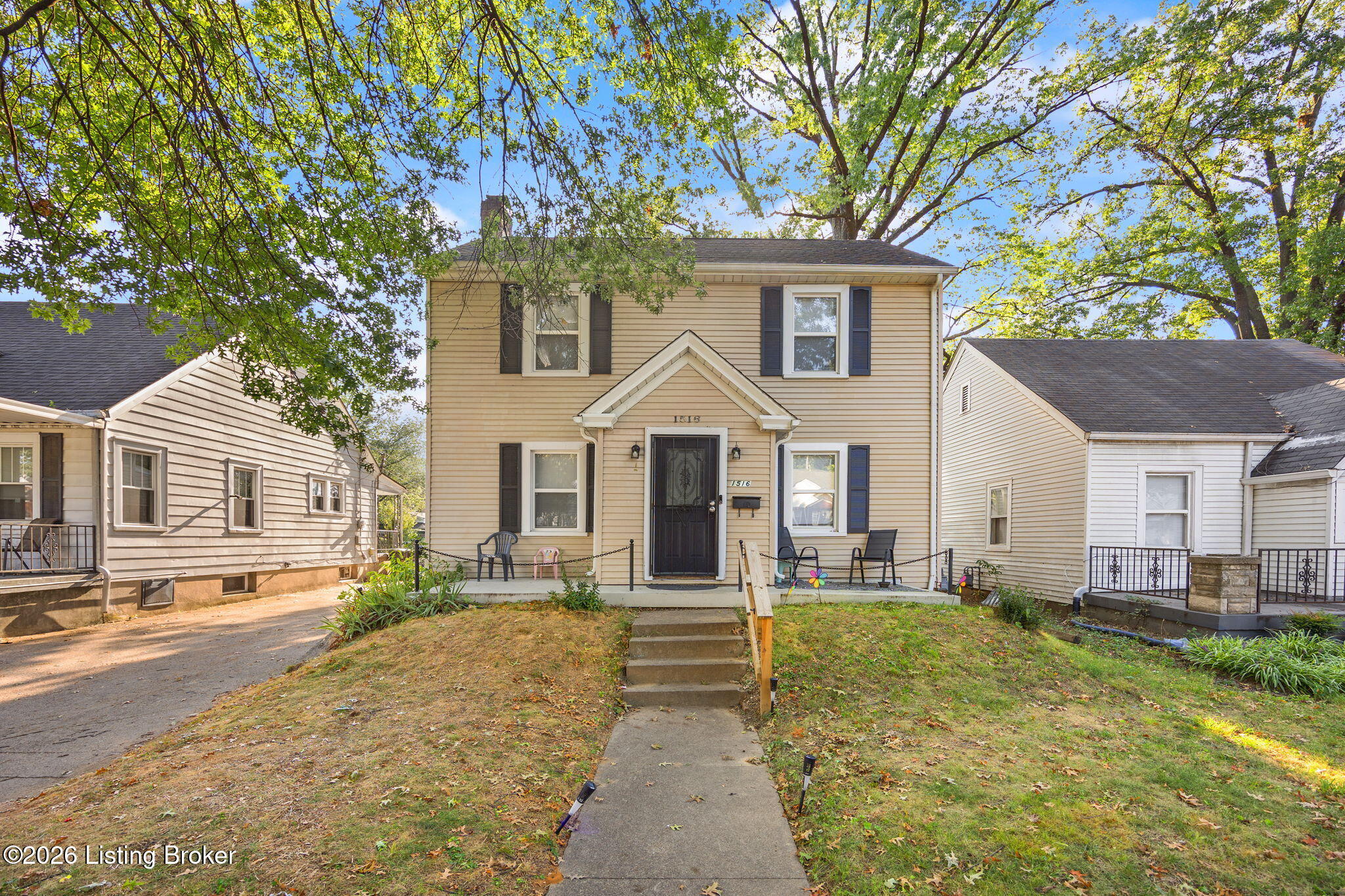 1516 Larchmont Ave