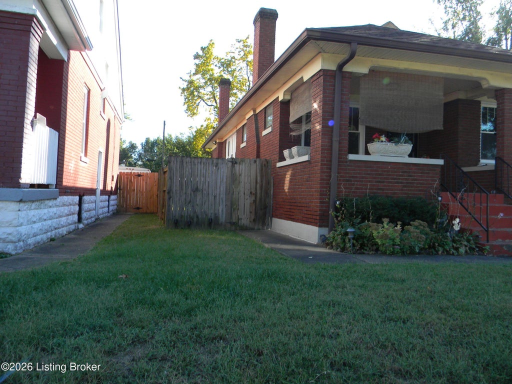 Photo of 2320 Hale Ave, Louisville, KY 40210 (MLS # 1731199)