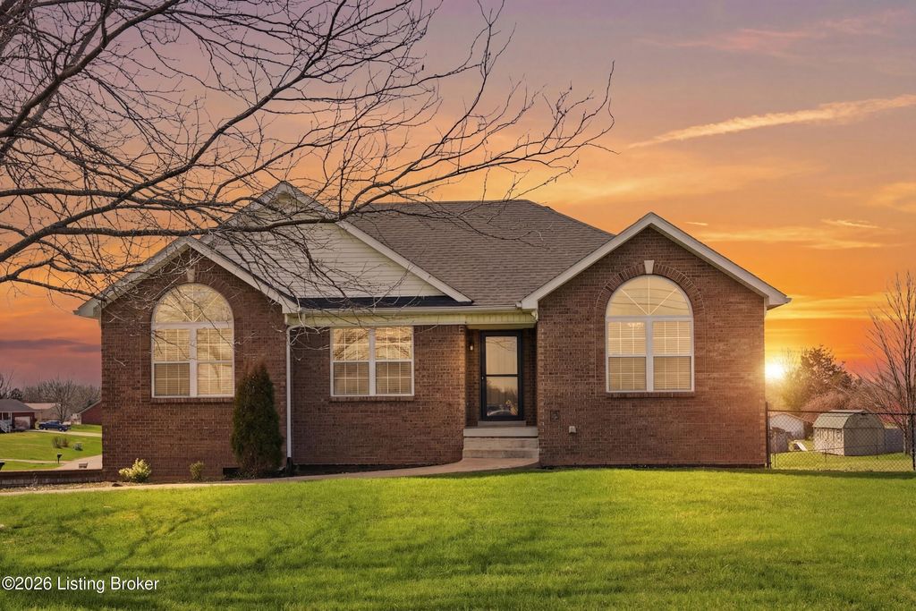 Photo of 1000 Creek Pointe Dr, Coxs Creek, KY 40013 (MLS # 1711616)