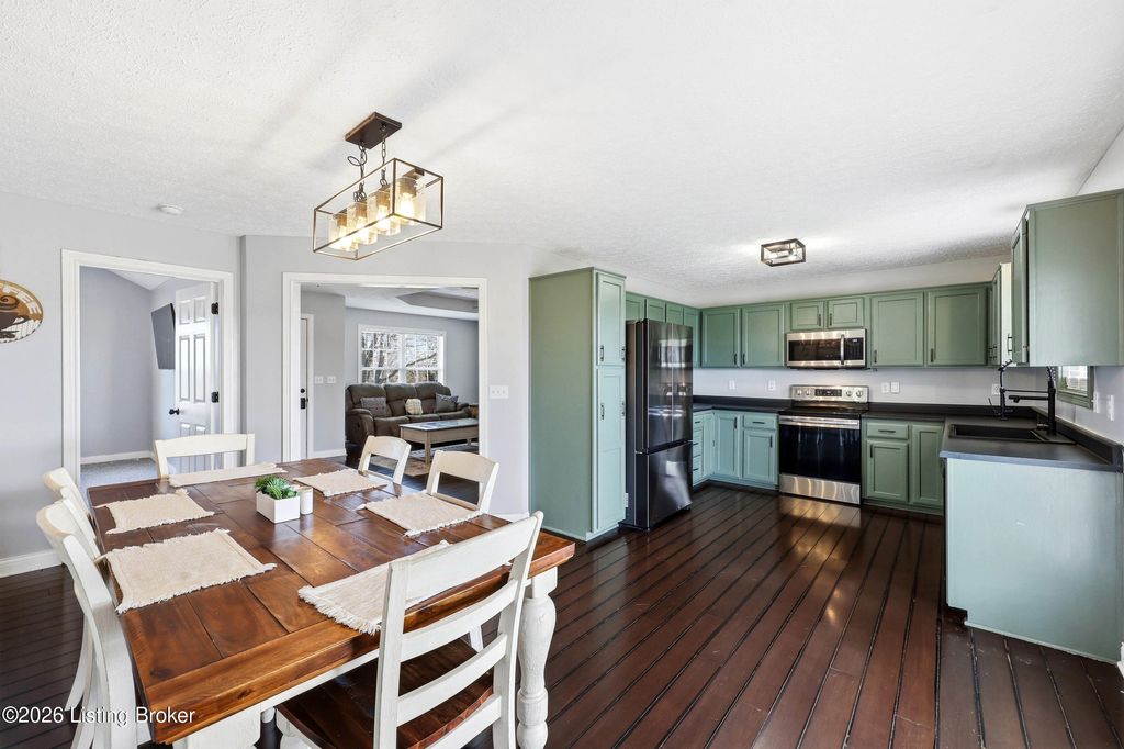 Photo of 1000 Creek Pointe Dr, Coxs Creek, KY 40013 (MLS # 1711616)