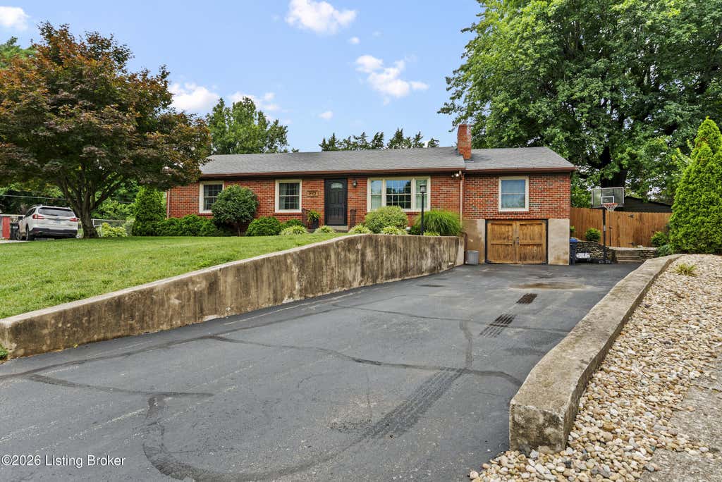 Photo of 9901 Nanka Rd, Louisville, KY 40272 (MLS # 1721003)