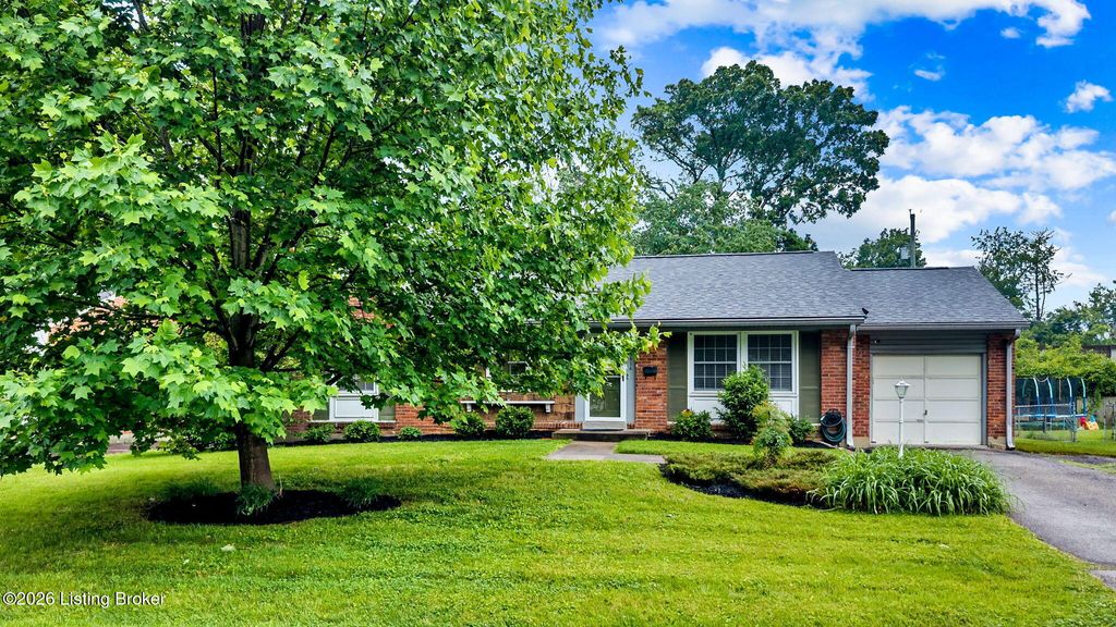 Photo of 1414 Carlimar Ln, Louisville, KY 40222 (MLS # 1716503)