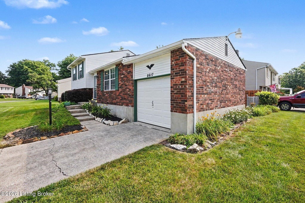 Photo of 8617 Montrie Ct, Louisville, KY 40219 (MLS # 1722536)