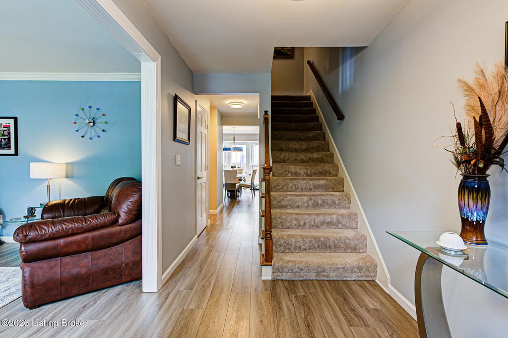 Photo of 9530 Wessex Pl, Louisville, KY 40222 (MLS # 1718446)