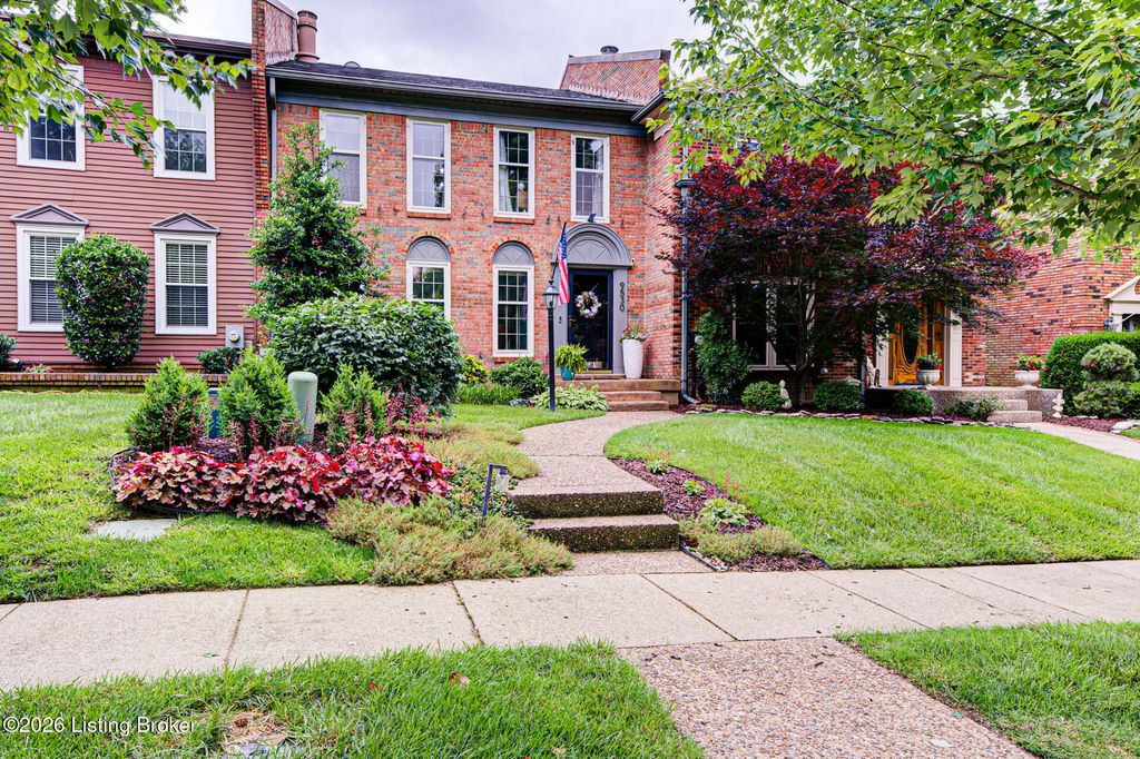 Photo of 9530 Wessex Pl, Louisville, KY 40222 (MLS # 1718446)