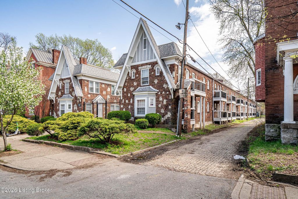 Photo of 1251 S Brook St, Louisville, KY 40203 (MLS # 1713850)