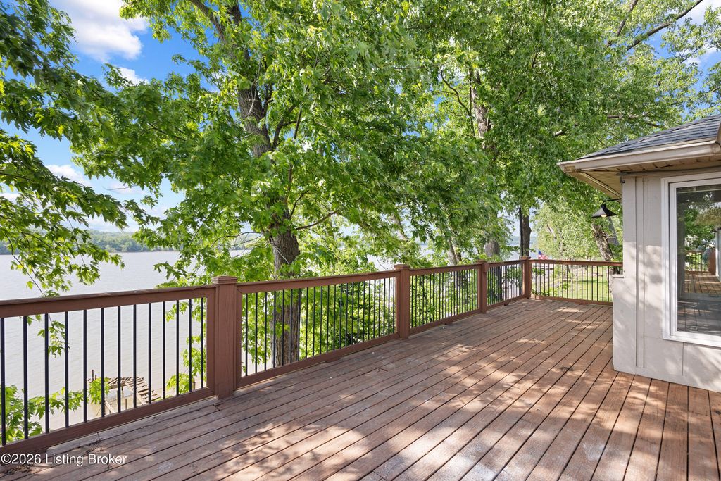 Photo of 3102 Belknap Beach Rd, Prospect, KY 40059 (MLS # 1715568)