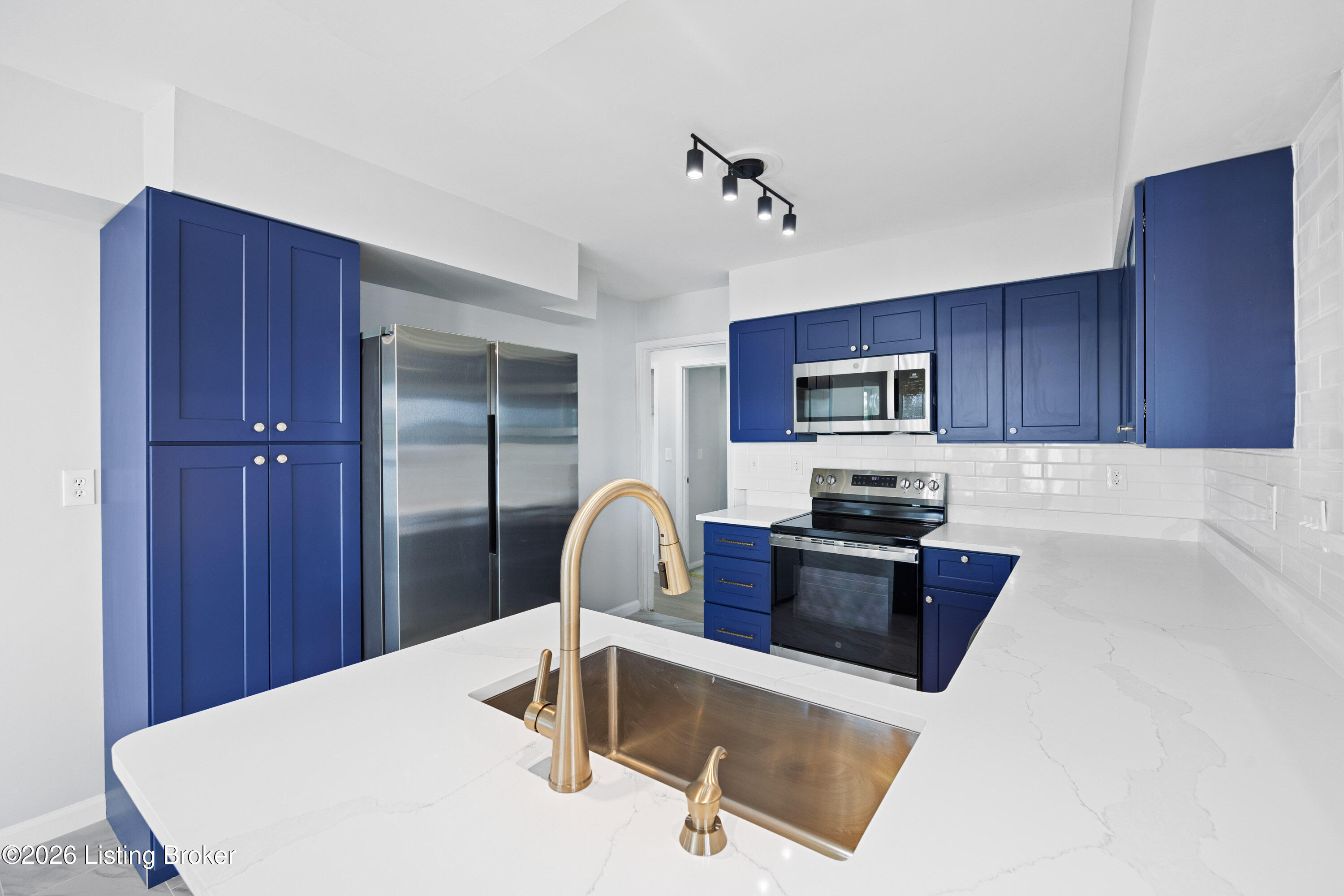 3102 Belknap Beach Rd