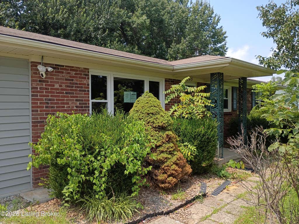 Photo of 845 Bleemel Ln, Mt Washington, KY 40047 (MLS # 1725955)