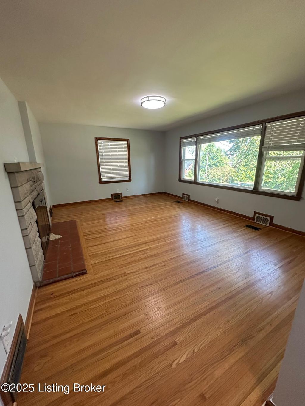 Photo of 6810 Homestead Dr, Louisville, KY 40214 (MLS # 1704602)